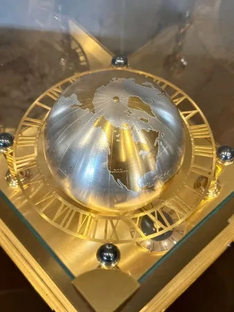 Hour Lavigne, Pendulette De Table Globe Terrestre En Bronze