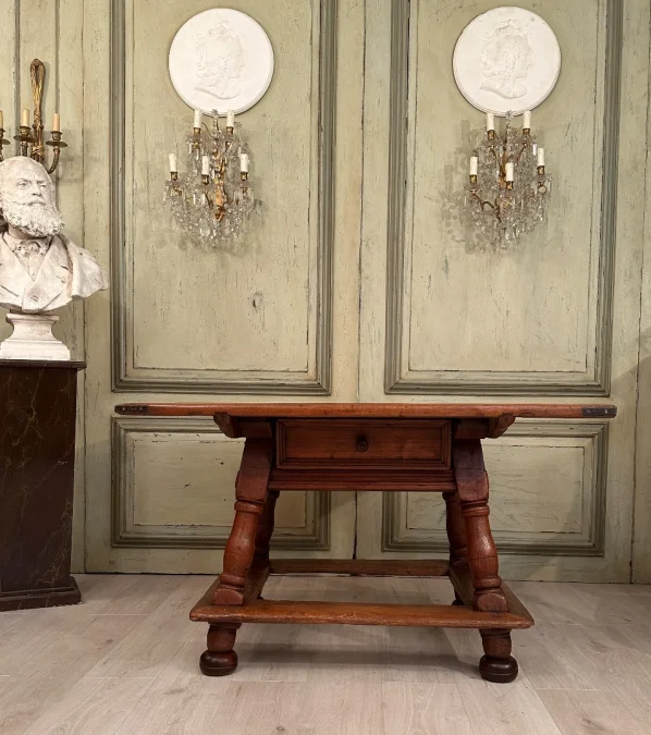 Table De Changeur En Noyer d'Epoque XVIIeme Siecle