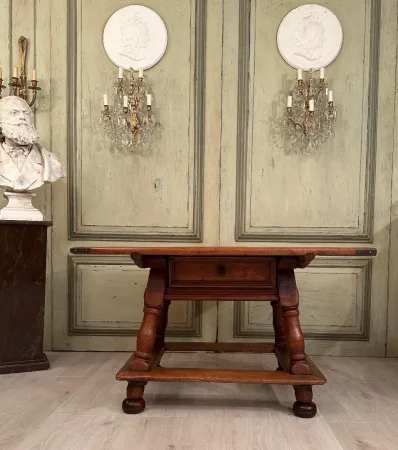 Table De Changeur En Noyer d'Epoque XVIIeme Siecle