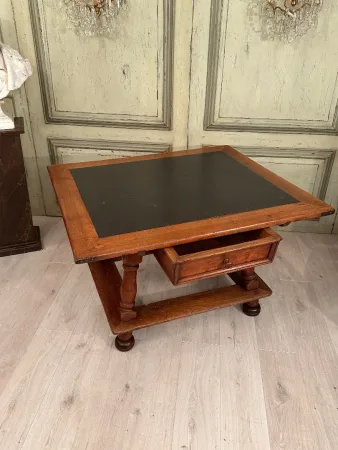 Table De Changeur En Noyer d'Epoque XVIIeme Siecle