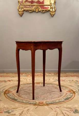 Petite Table Volante En Marqueterie d'Epoque Louis XV Vers 1750