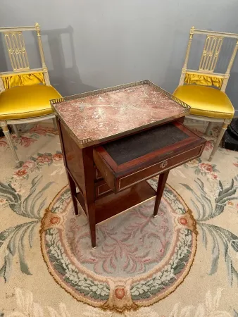 Petite Table Chiffonnière Ecritoire En Acajou d'Epoque Louis XVI Vers 1780