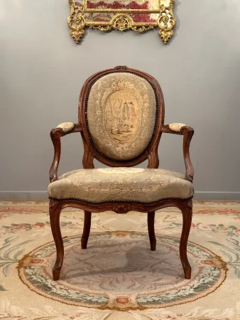 Fauteuil Cabriolet A Dossier Medaillon d'Epoque Louis XV Vers 1750