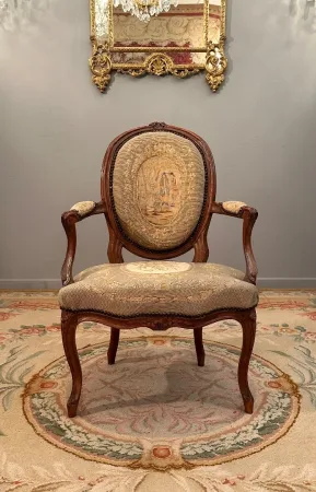 Fauteuil Cabriolet A Dossier Medaillon d'Epoque Louis XV Vers 1750