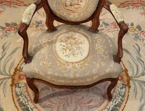 Fauteuil Cabriolet A Dossier Medaillon d'Epoque Louis XV Vers 1750