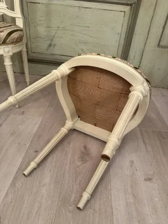 Ensemble De 4 Chaises En Bois Laqué Dossier Lyre De Style Louis XVI