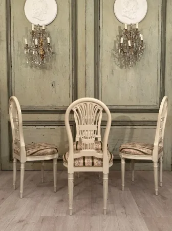 Ensemble De 4 Chaises En Bois Laqué Dossier Lyre De Style Louis XVI