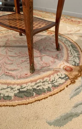 Table Chiffonnière En Marqueterie Façade Galbée d'Epoque Louis XV Vers 1750