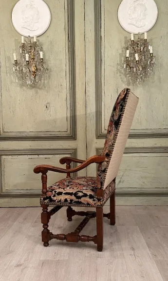 Fauteuil A Dossier Plat En Noyer d'Epoque Louis XIV XVIIeme