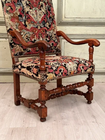 Fauteuil A Dossier Plat En Noyer d'Epoque Louis XIV XVIIeme
