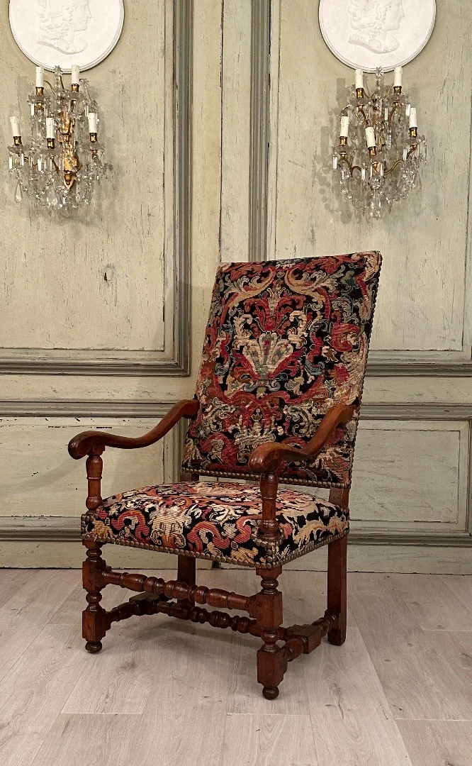 Fauteuil A Dossier Plat En Noyer d'Epoque Louis XIV XVIIeme