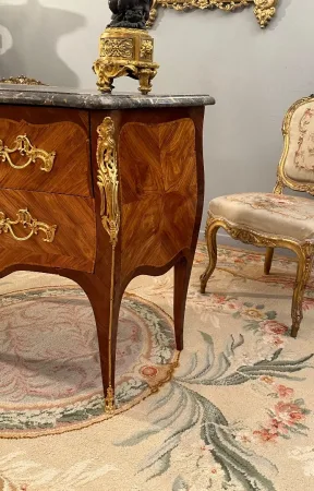 Commode Sauteuse En Marqueterie d'Epoque Louis XV Vers 1750