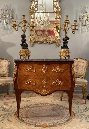 Commode Sauteuse En Marqueterie d'Epoque Louis XV Vers 1750