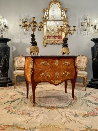 Commode Sauteuse En Marqueterie d'Epoque Louis XV Vers 1750