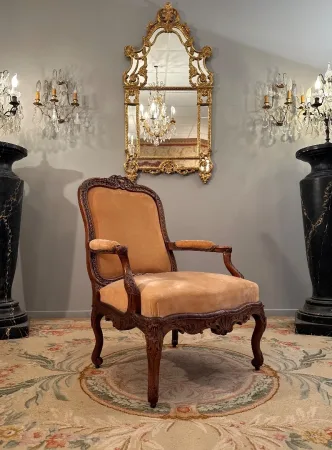 Important Fauteuil A Chassis En Noyer d'Epoque Regence Vers 1720