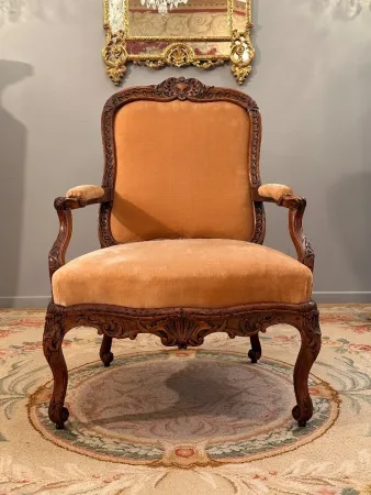 Important Fauteuil A Chassis En Noyer d'Epoque Regence Vers 1720