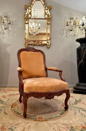 Important Fauteuil A Chassis En Noyer d'Epoque Regence Vers 1720