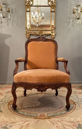 Important Fauteuil A Chassis En Noyer d'Epoque Regence Vers 1720