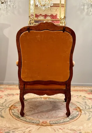 Important Fauteuil A Chassis En Noyer d'Epoque Regence Vers 1720