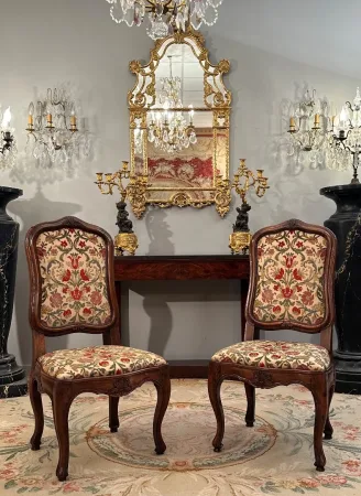 Paire De Chaises A Chassis En Noyer d'Epoque Régence Vers 1720