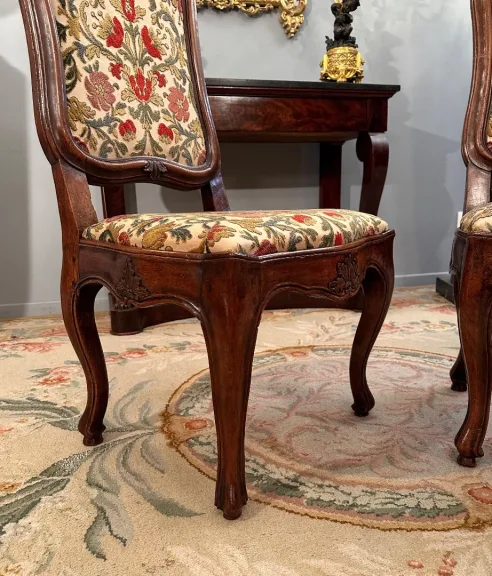 Paire De Chaises A Chassis En Noyer d'Epoque Régence Vers 1720