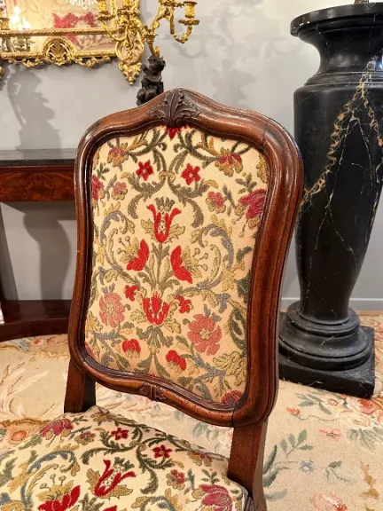 Paire De Chaises A Chassis En Noyer d'Epoque Régence Vers 1720