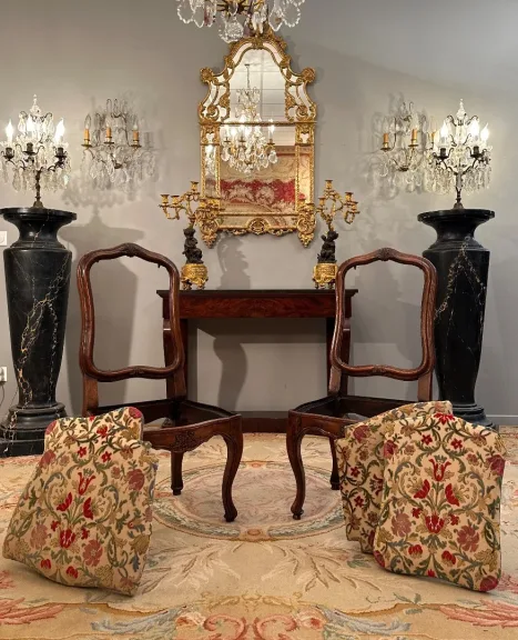Paire De Chaises A Chassis En Noyer d'Epoque Régence Vers 1720