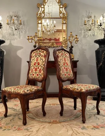 Paire De Chaises A Chassis En Noyer d'Epoque Régence Vers 1720