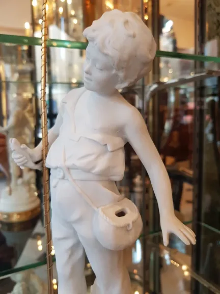 Biscuit représentant un jeune pécheur -Dans Le Goût De Sèvres époque 19e Siècle.