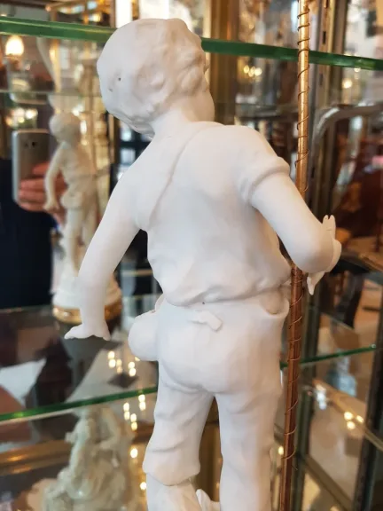 Biscuit représentant un jeune pécheur -Dans Le Goût De Sèvres époque 19e Siècle.