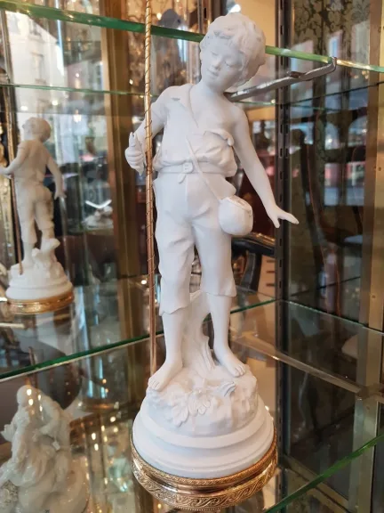 Biscuit représentant un jeune pécheur -Dans Le Goût De Sèvres époque 19e Siècle.