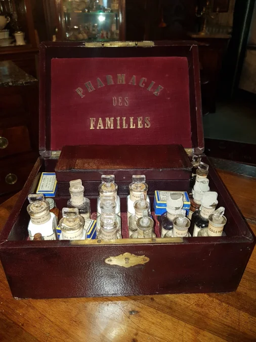 "Pharmacie des Familles" vers 1860.