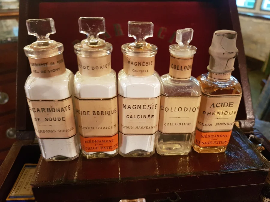 "Pharmacie des Familles" vers 1860.