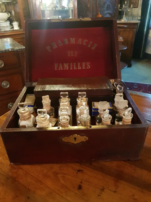 "Pharmacie des Familles" vers 1860.