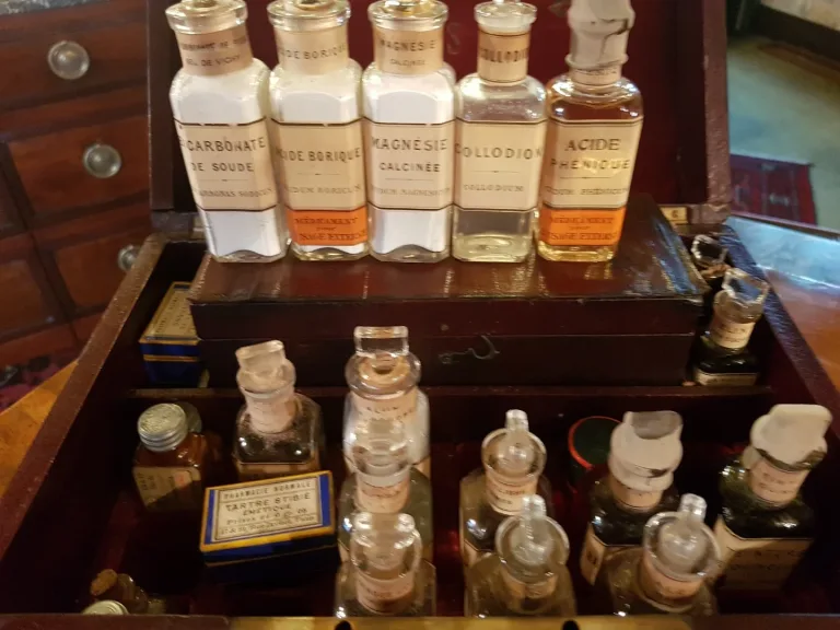 "Pharmacie des Familles" vers 1860.