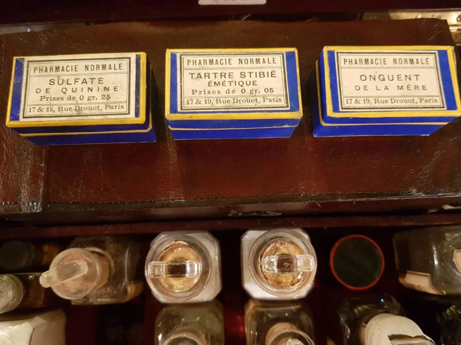 "Pharmacie des Familles" vers 1860.