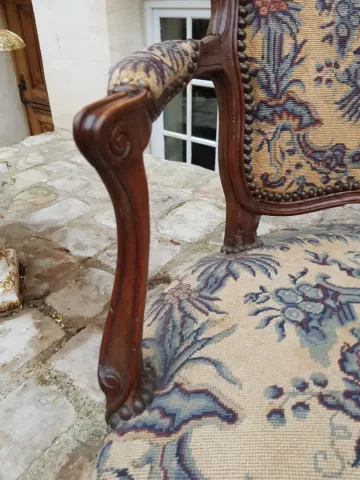 Two Cabriolet Chairs  XVIII° Century.