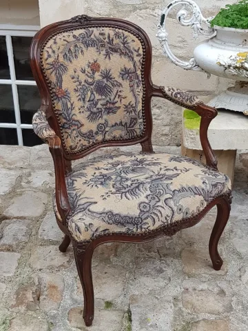 Two Cabriolet Chairs  XVIII° Century.