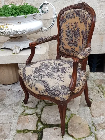 Deux Fauteuils Cabriolet D’époque Louis XV.