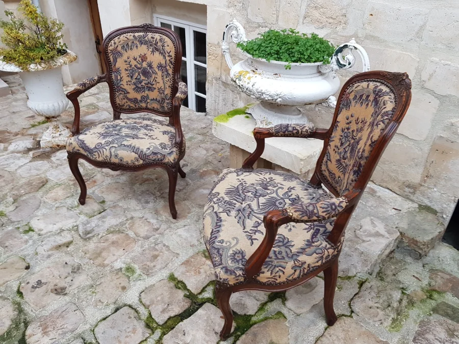 Two Cabriolet Chairs  XVIII° Century.