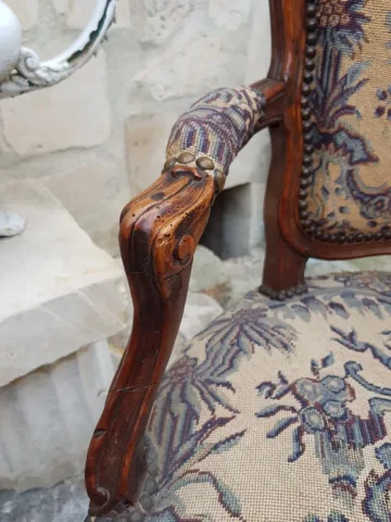 Two Cabriolet Chairs  XVIII° Century.