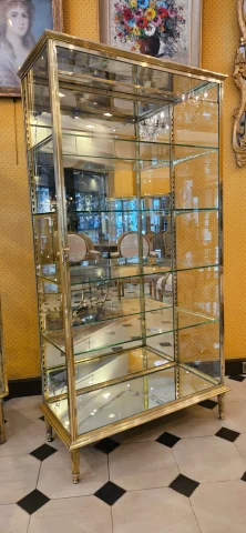 SIEGEL: Large brass and bronze display cabinet. Circa 1900. — Excellent condition