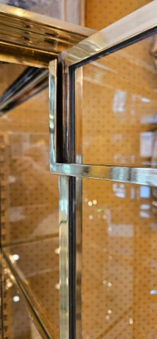 SIEGEL: Large brass and bronze display cabinet. Circa 1900. — Excellent condition