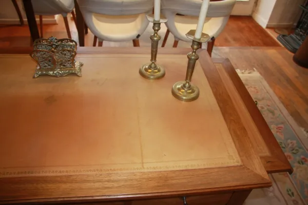 Bureau style L.XVI en noyer