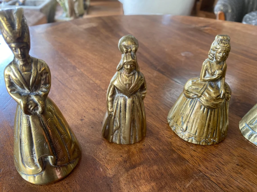Collection de clochettes en bronze