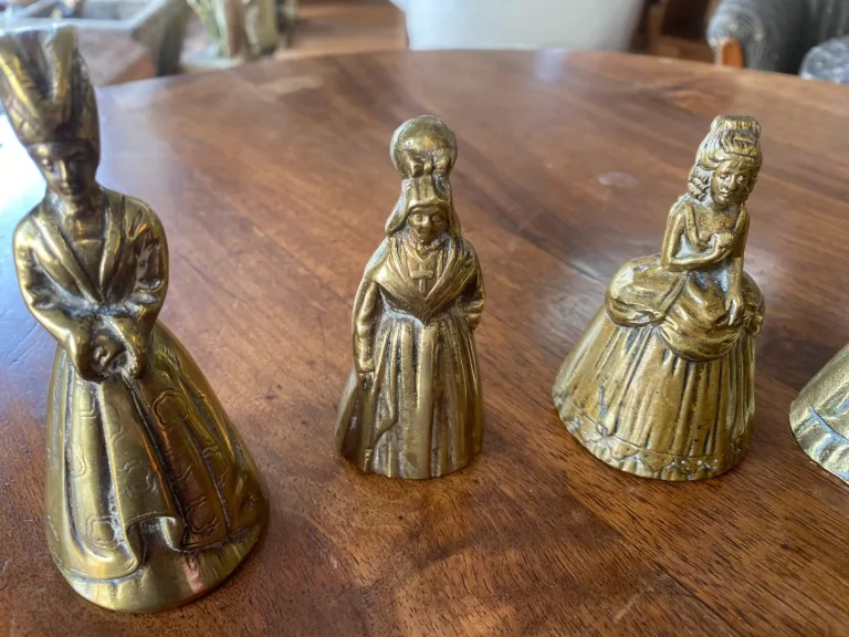 Collection de clochettes en bronze