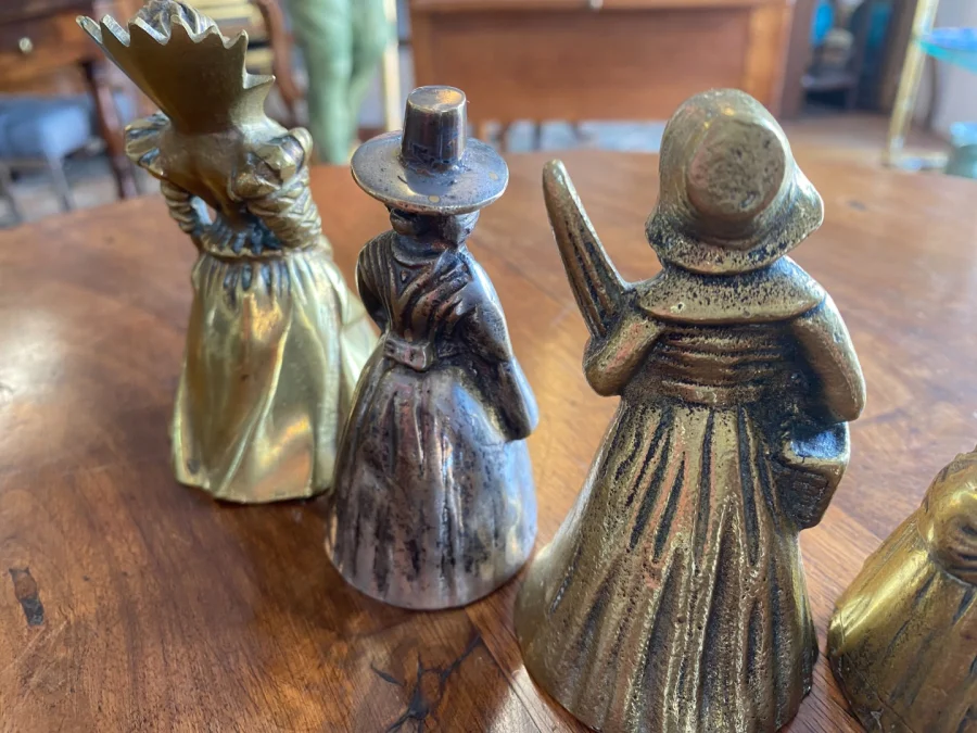 Collection de clochettes en bronze