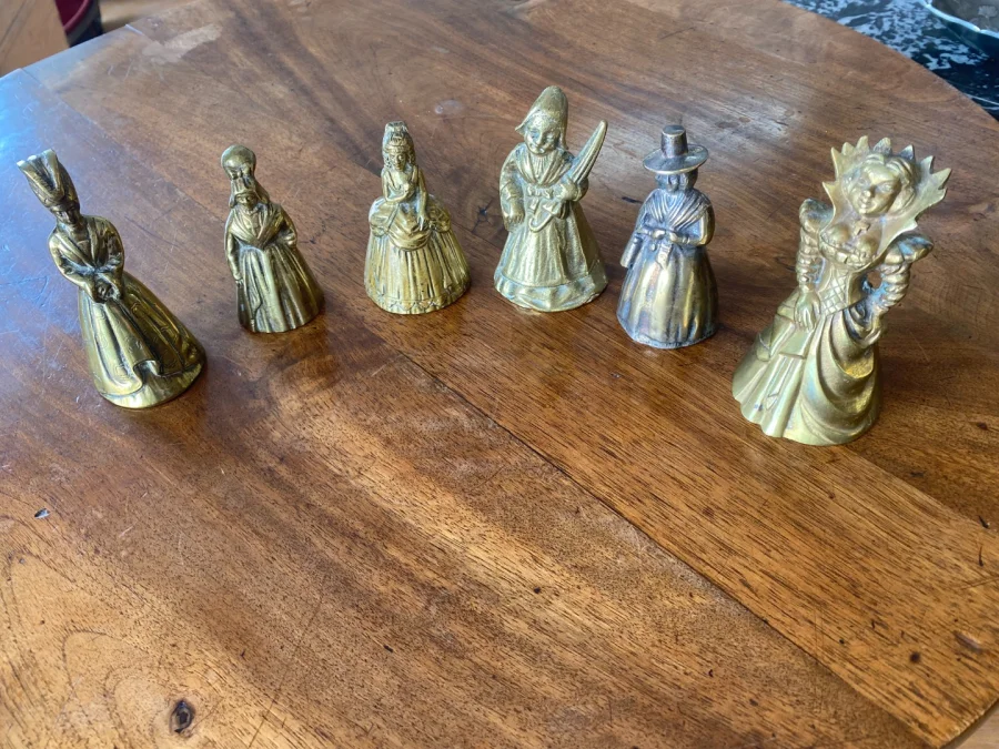 Collection de clochettes en bronze