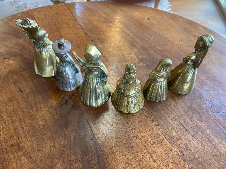 Collection de clochettes en bronze