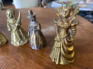 Collection de clochettes en bronze
